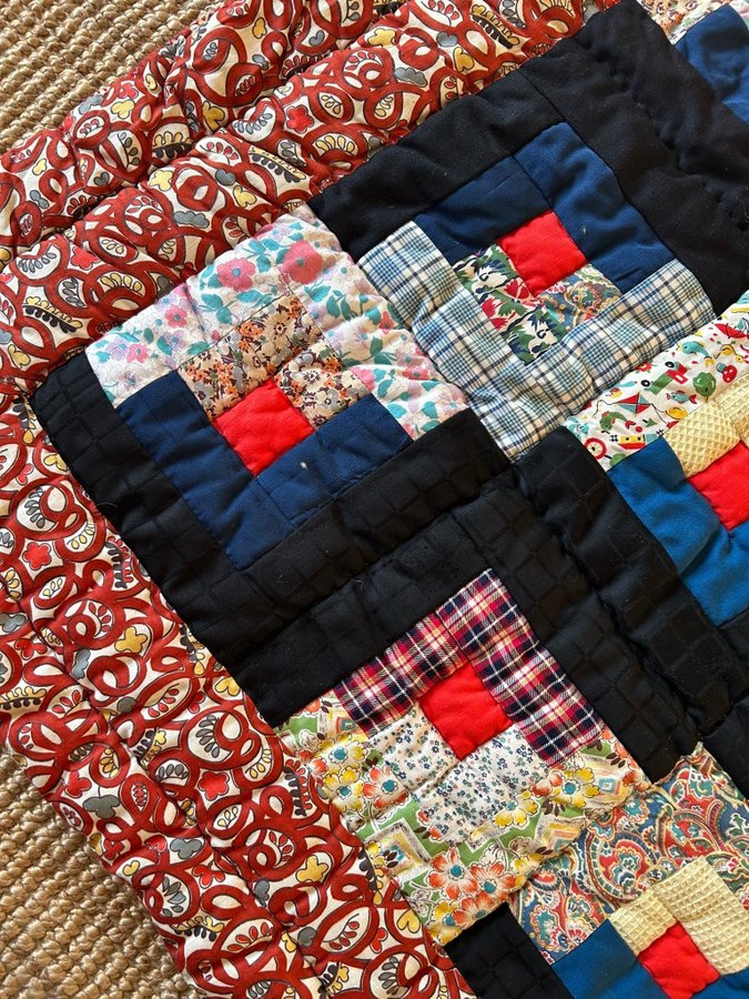 Tjockt FINT LAPPTÄCKE quilt patchwork äldre TÄCKE ÖVERKAST pläd filt VINTAGE