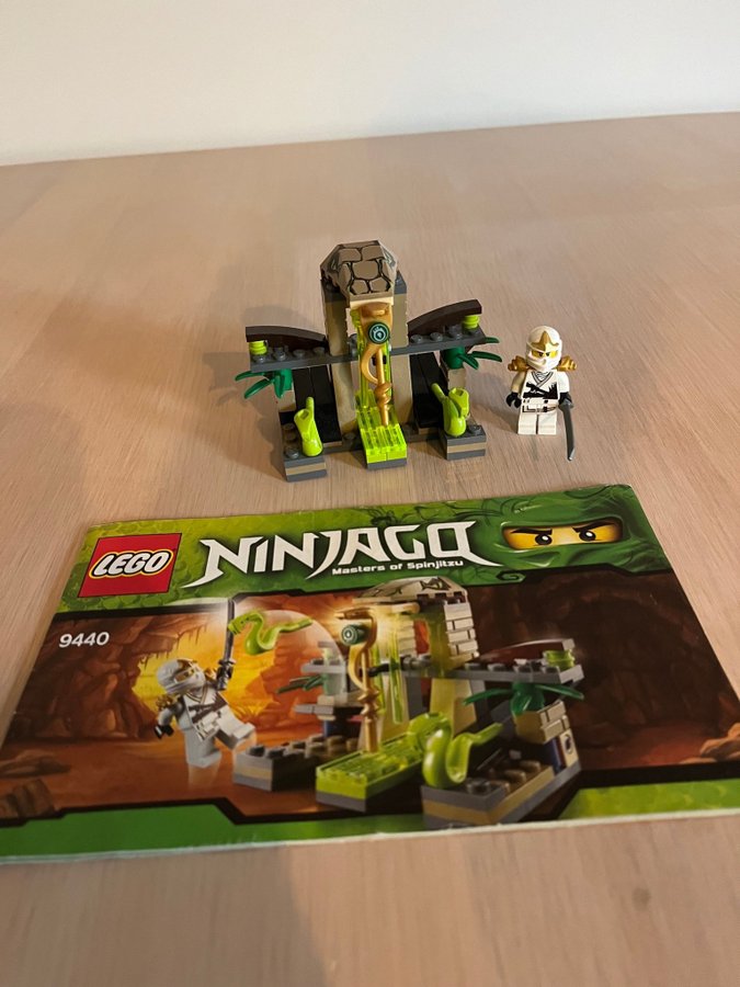 Lego Ninjago 9440 Venomari Shrine