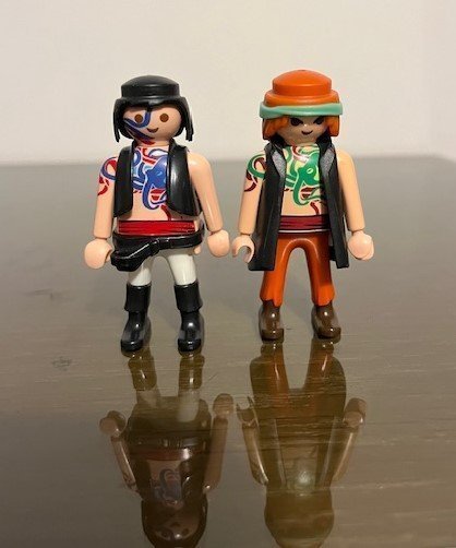 17 stycken Playmobil figurer från 1974, 1992-97, 1981 samt 2011Geobra