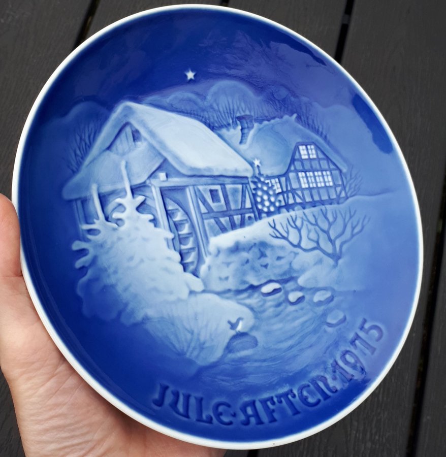 1975 Bing  Grondahl Like-New Christmas Plate. Buy up to 6 = pay shipping for 1!