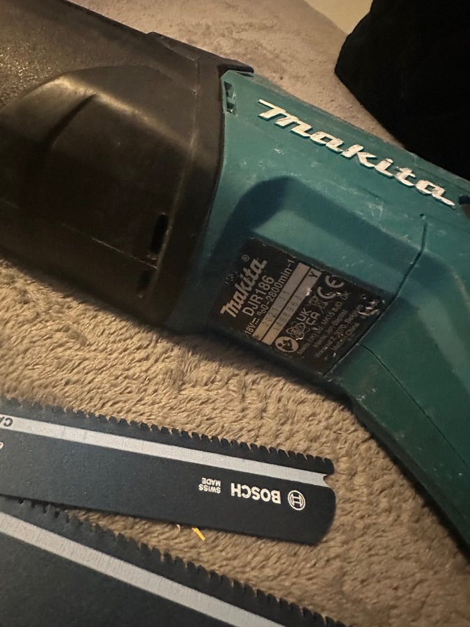 Makita Tigersåg med batteri och nya sågblad