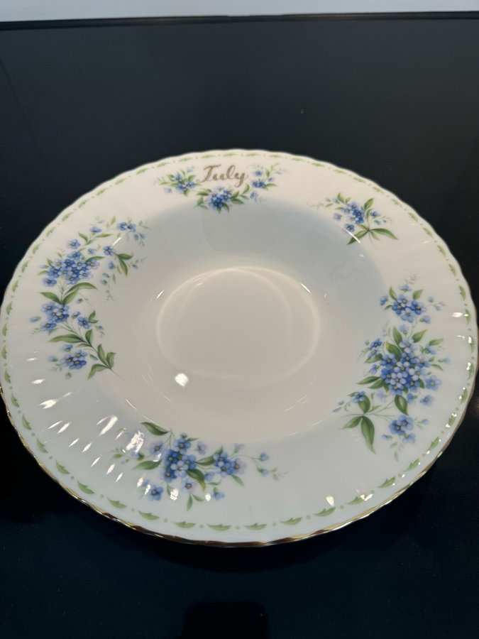 Månadsdjuptalrik 243cm ”July”Royal Albert Bone China 1970 Forget-Me-Not