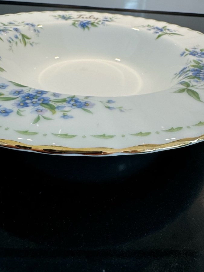 Månadsdjuptalrik 243cm ”July”Royal Albert Bone China 1970 Forget-Me-Not