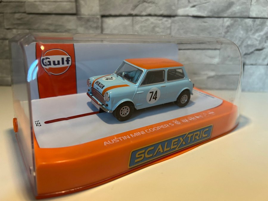 Scalextric C4325 Austin Mini Cooper S Gulf Edition Nick Riley  Gabriele