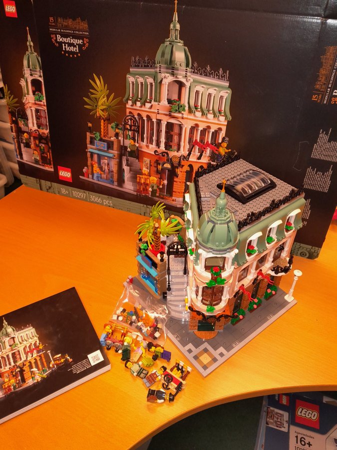 LEGO 10297 Boutique Hotel