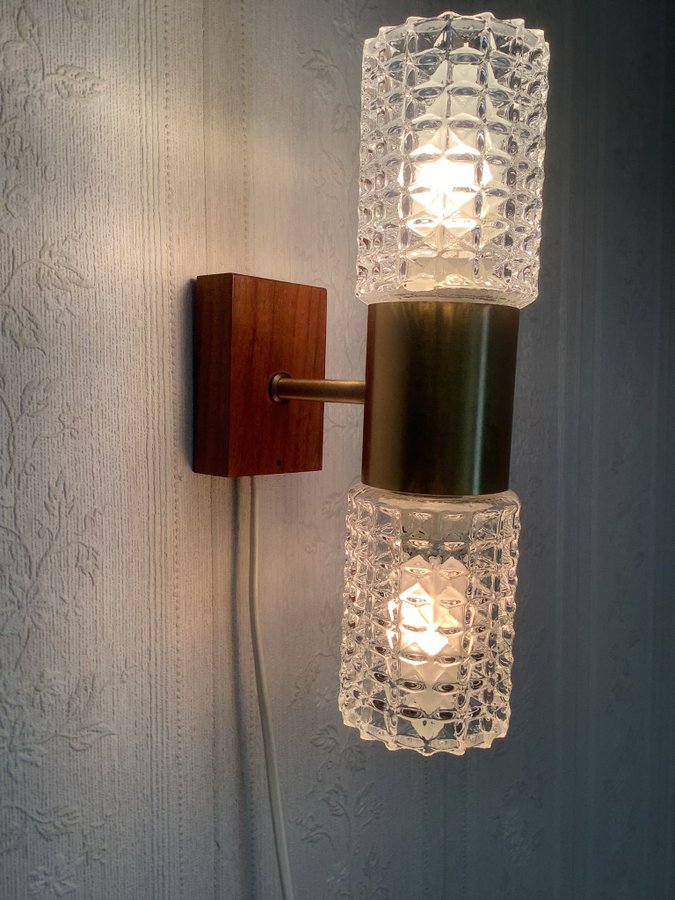 Retro Vägglampa teak mässing glas 1960-tal kupor vintage lampa belysning