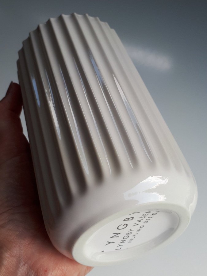 Unused LYNGBY Porcelæn Vase by Hilfling Design 15cm. Porslin Vas. Porslinsvaser