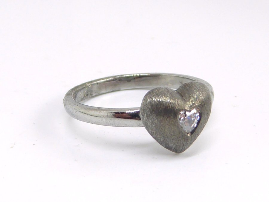 Kranz  Ziegler Danmark ring i oxiderad sterling silver