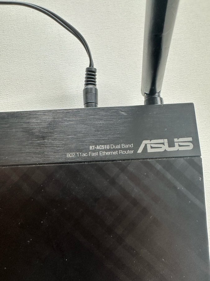 Asus RT-AC51U router