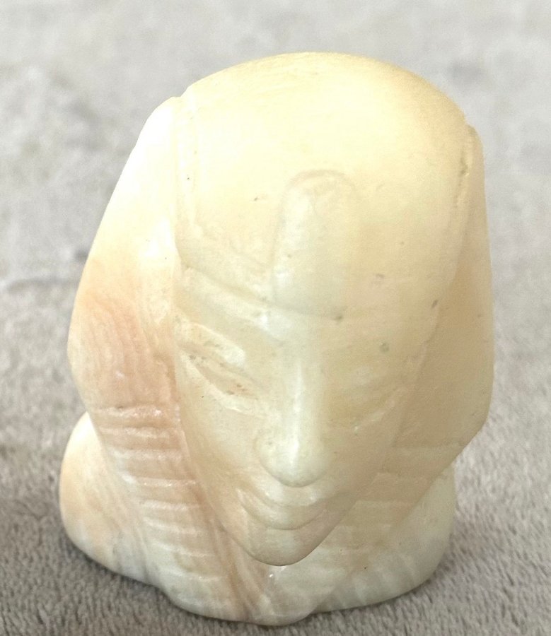 Egyptisk alabasterfigur * Totam Kamon