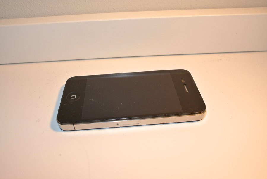 Mobil D. IPhone A1332, svart