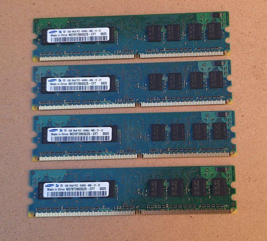 4 st Samsung 1GB DDR2 PC2-5400U 666 MHz