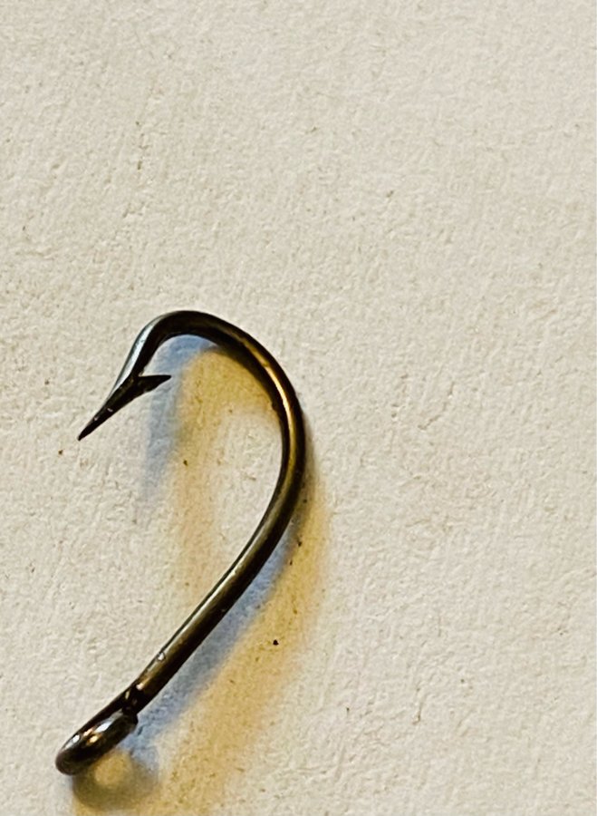 MUSTAD nr9 Qual 160 C . 100st special krokar i sin original ask. Brons .