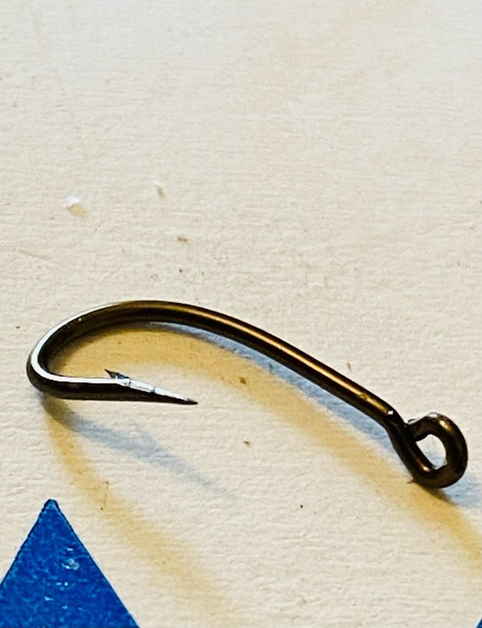 MUSTAD nr9 Qual 160 C . 100st special krokar i sin original ask. Brons .