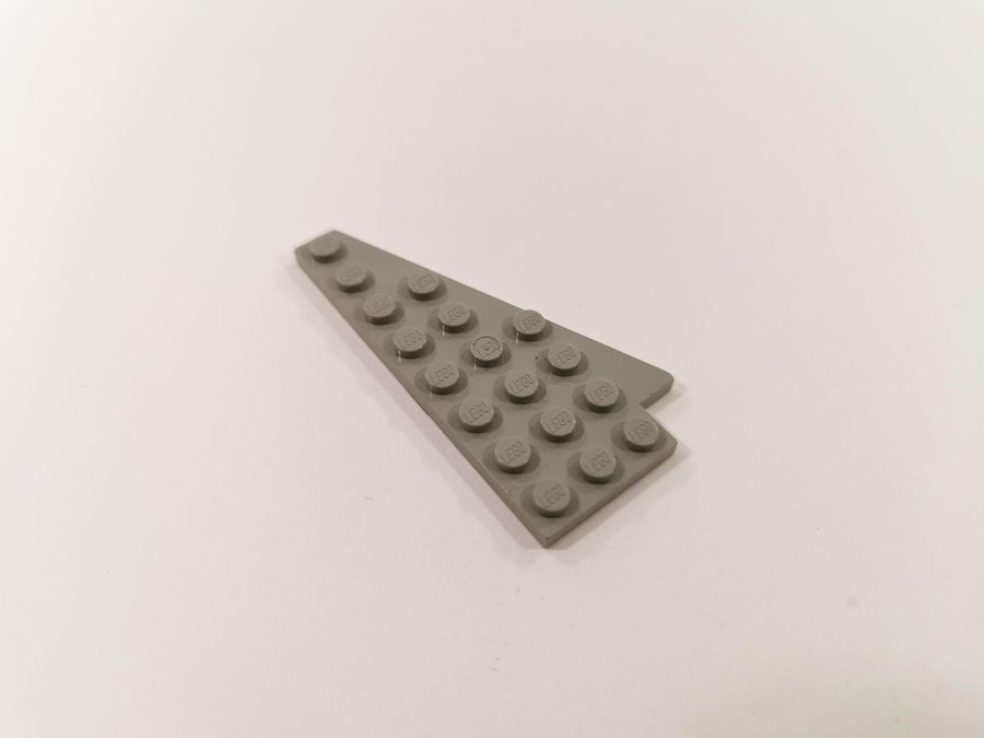 Lego - vinge - höger - 8x4 - part 3934a - ljusgrå (old light gray)