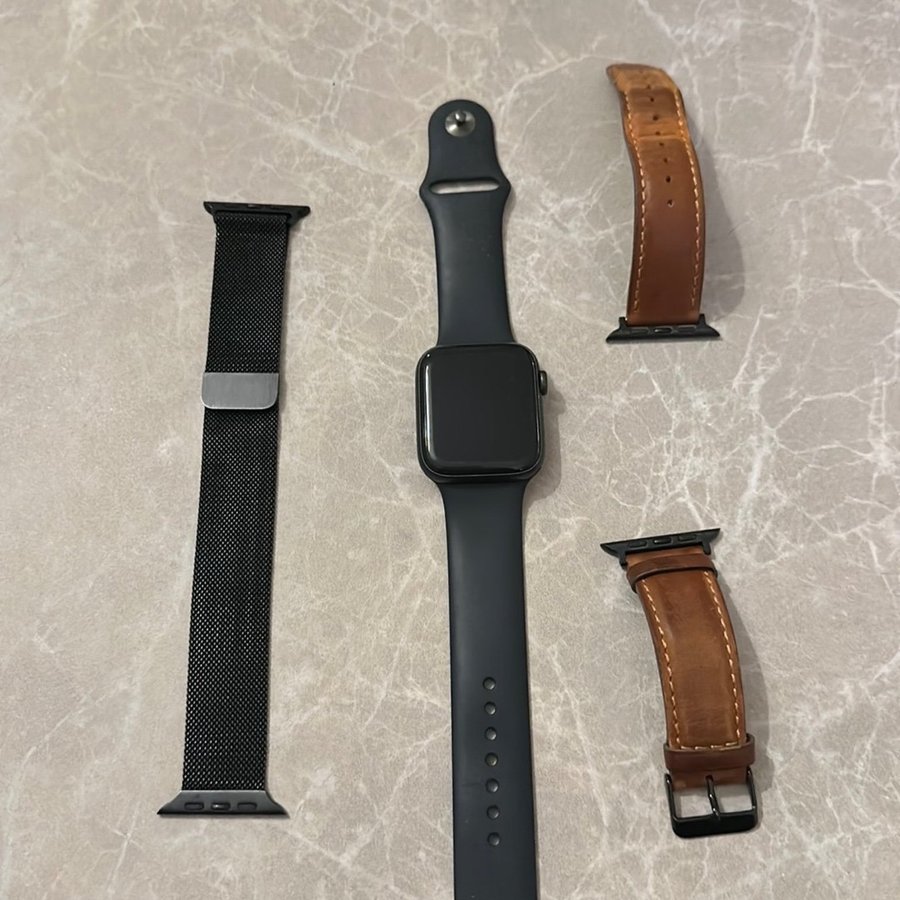 Apple Watch SE 44 mm Svart