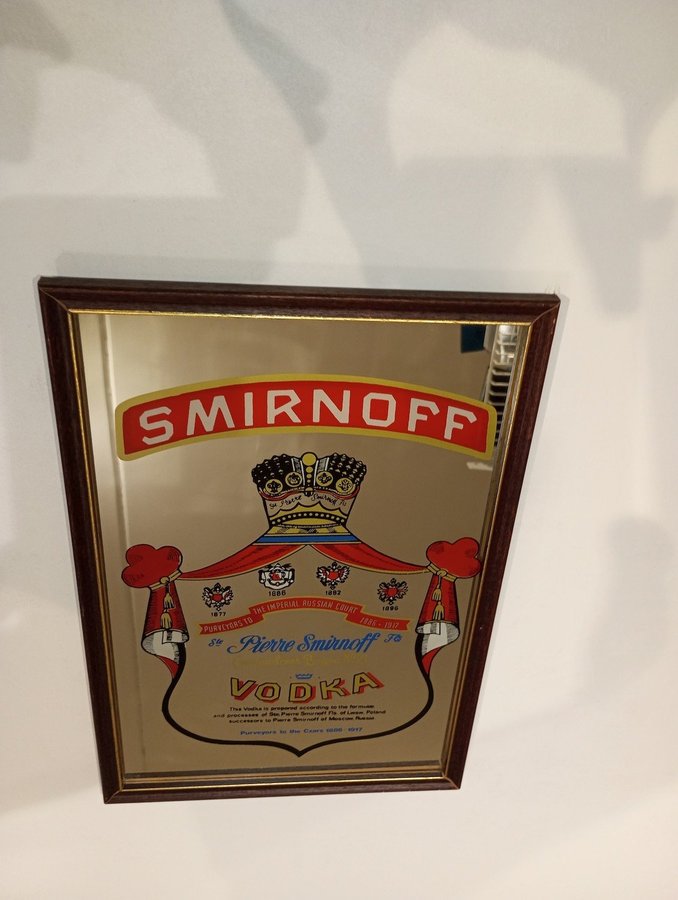 Spegel Pierre Smirnoff Vodka vintage inramad träram 32 x 22 cm sprit Ryssland