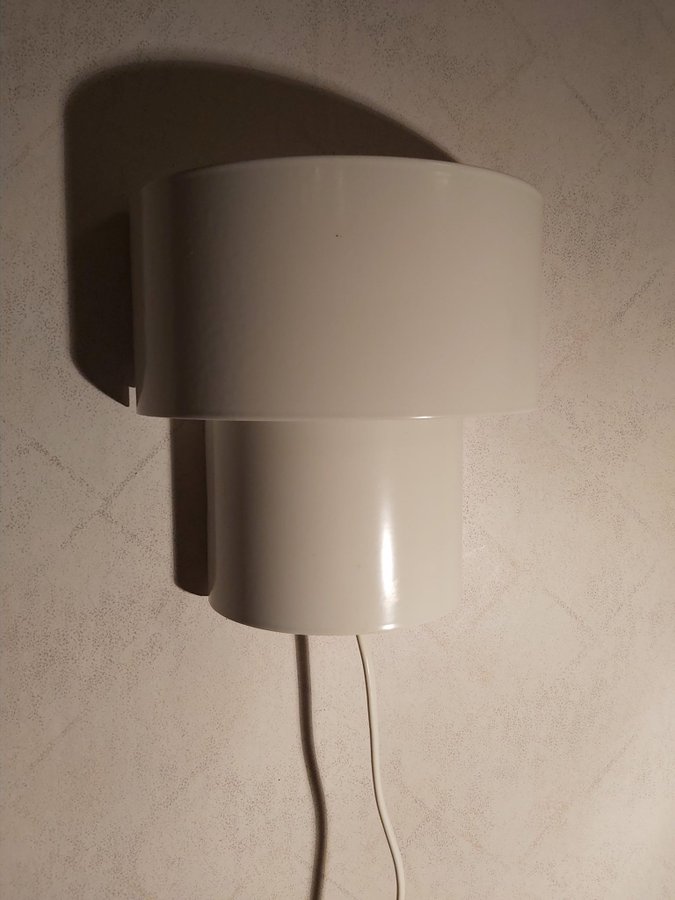 Vägglampa och liten taklampa i plåt. IKEA Typ V606, T210