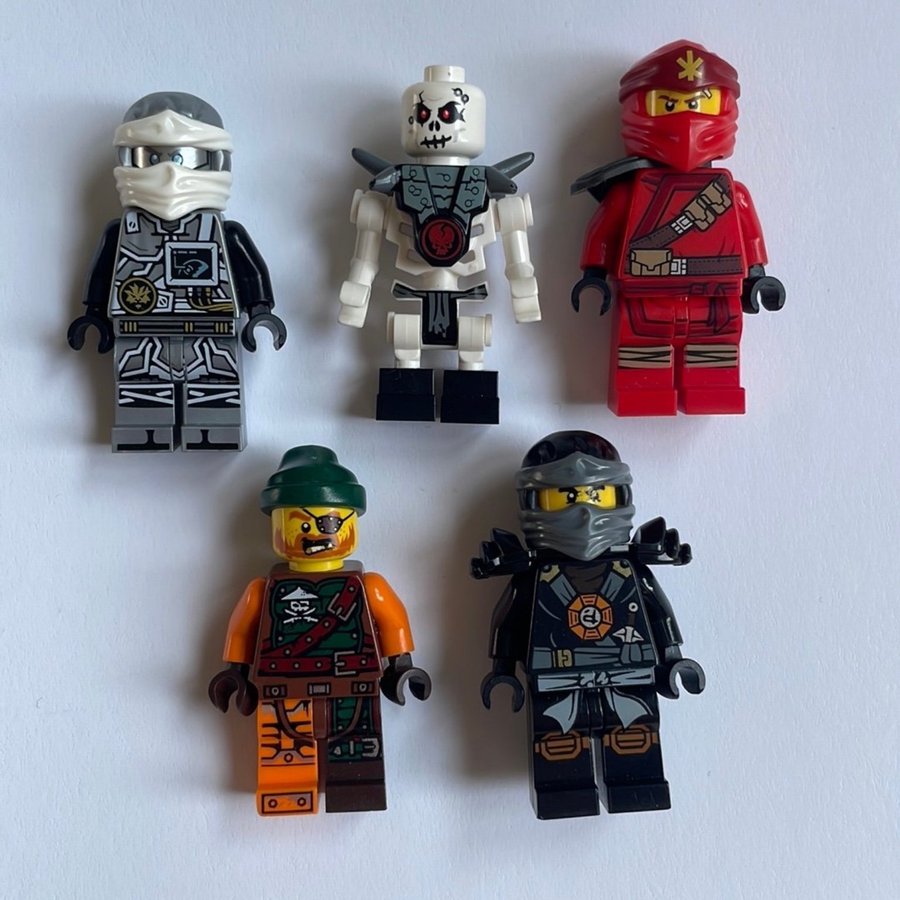 5 st LEGO Ninjago Minifigurer (A10)