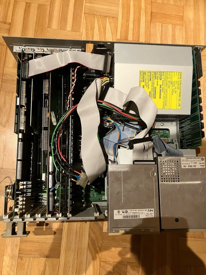 Amiga 2000 med skärm