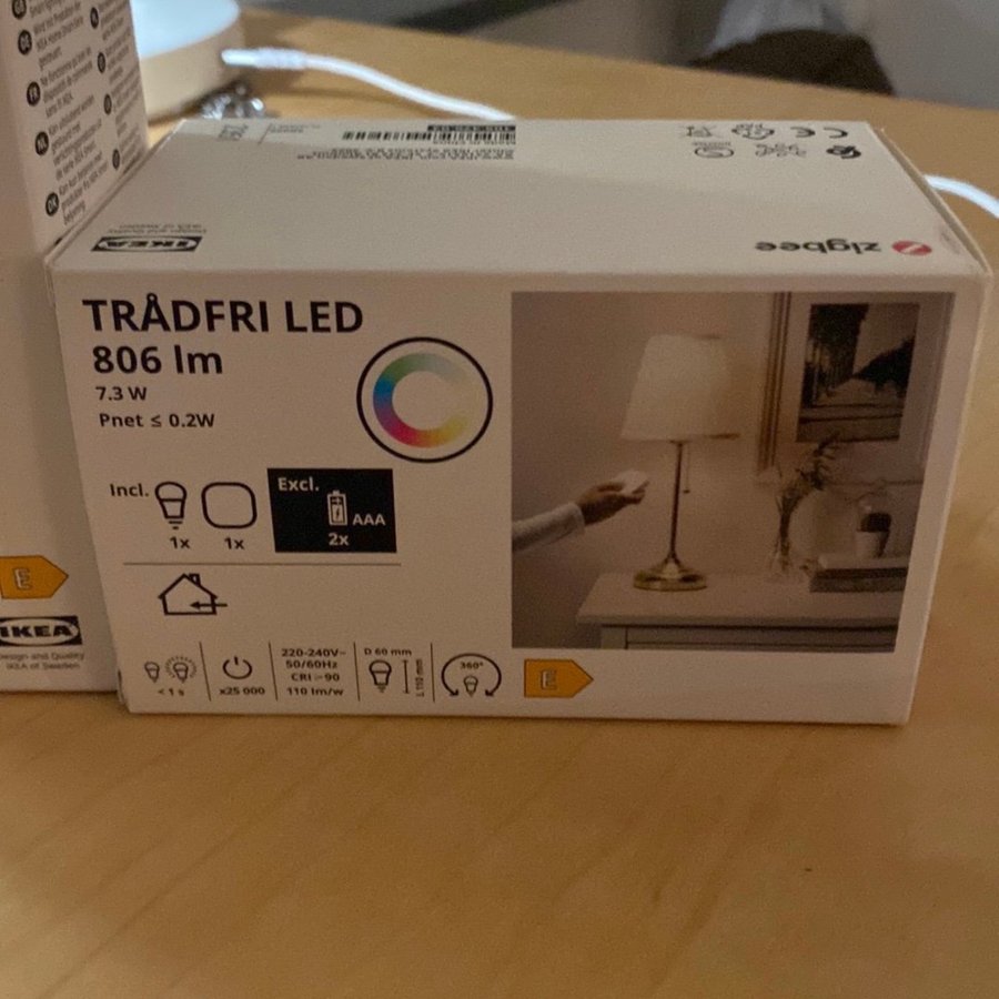 2st IKEA TRÅDFRI LED-lampa 806 lm med fjärrkontrollen