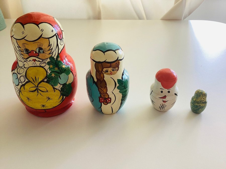 magnifika gamla juldockor i trä, handmålning i Matryoshka Christmas stil