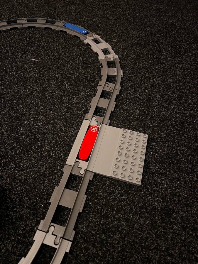 Jättestor Lego Duplo elektrisk tågbana med lång bro!