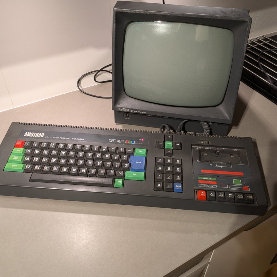 Amstrad CPC 464 med orginal monitor. Fungerande NOSTALGI