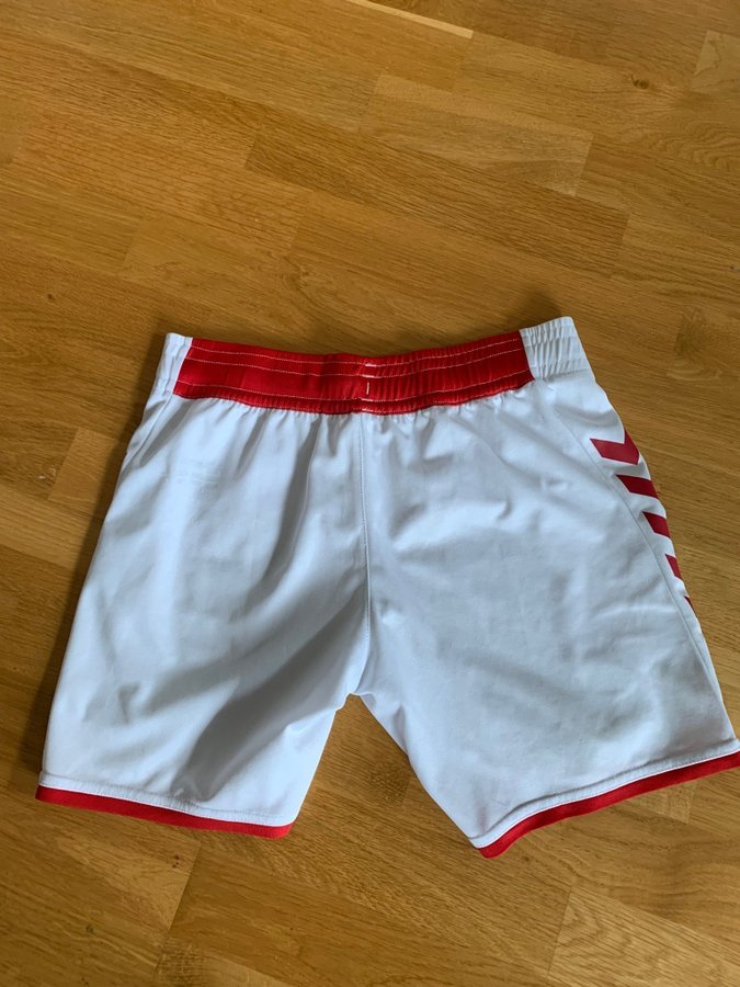 Danmark. Fotboll. Hummel vita shorts, storlek 14/164CM