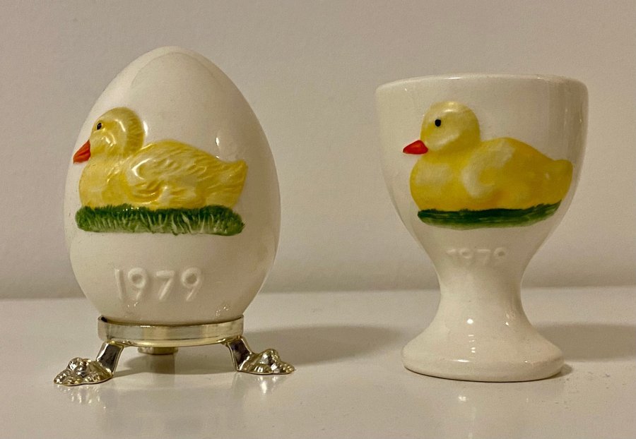 Samlarägg/årsägg och äggkopp 1979 Goebel högsta 8cm