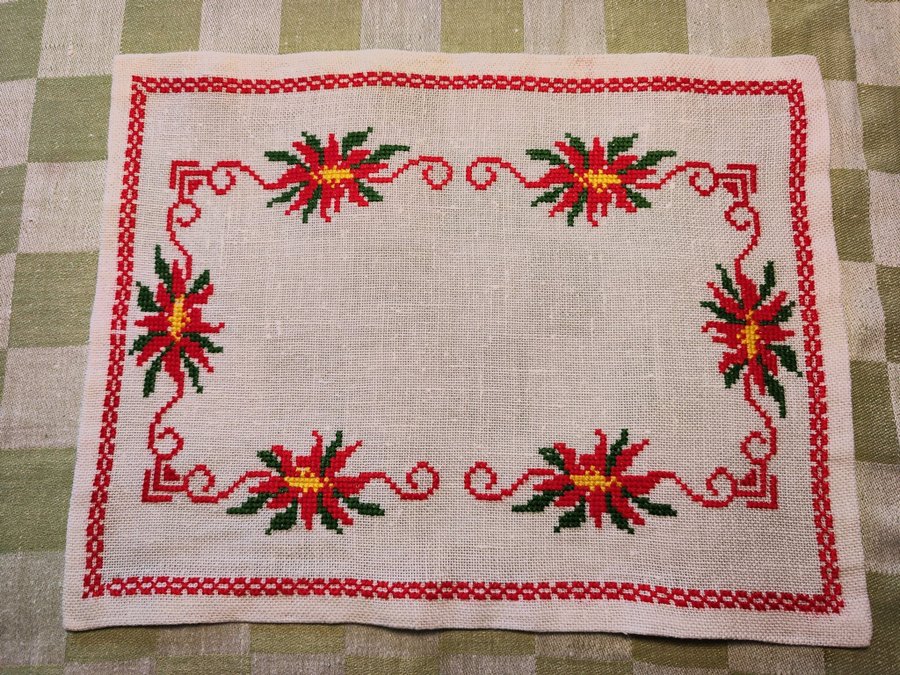 Liten Handbroderad Julduk, 34 x 26 cm