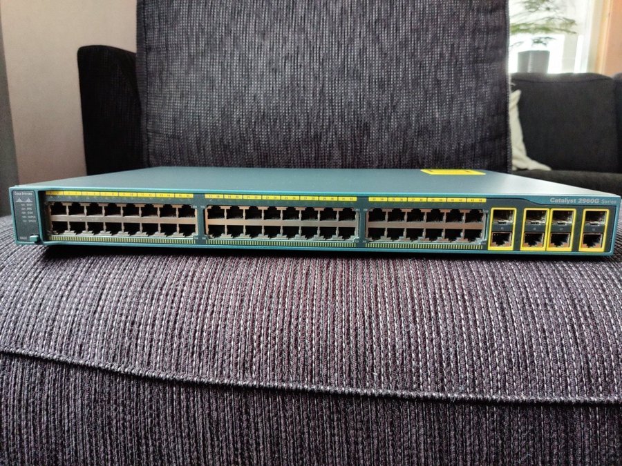 Cisco 2960G (WS-C2960G-48TC-L) gigabit switch