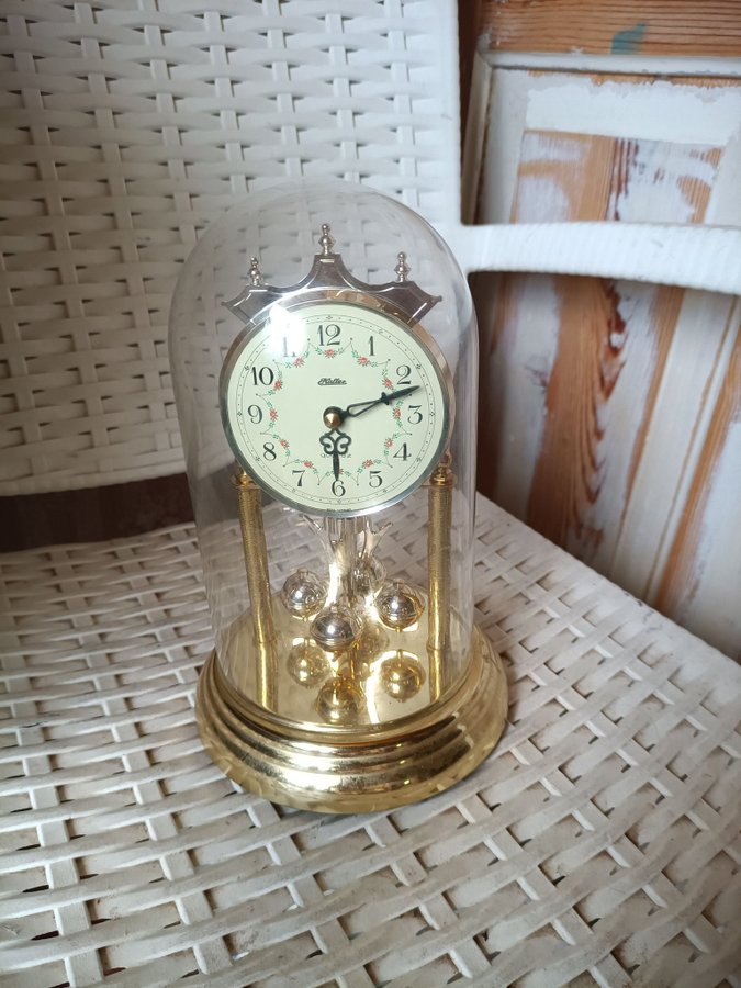 Haller quartz bordsur klocka i fint design, fungerar,vintage