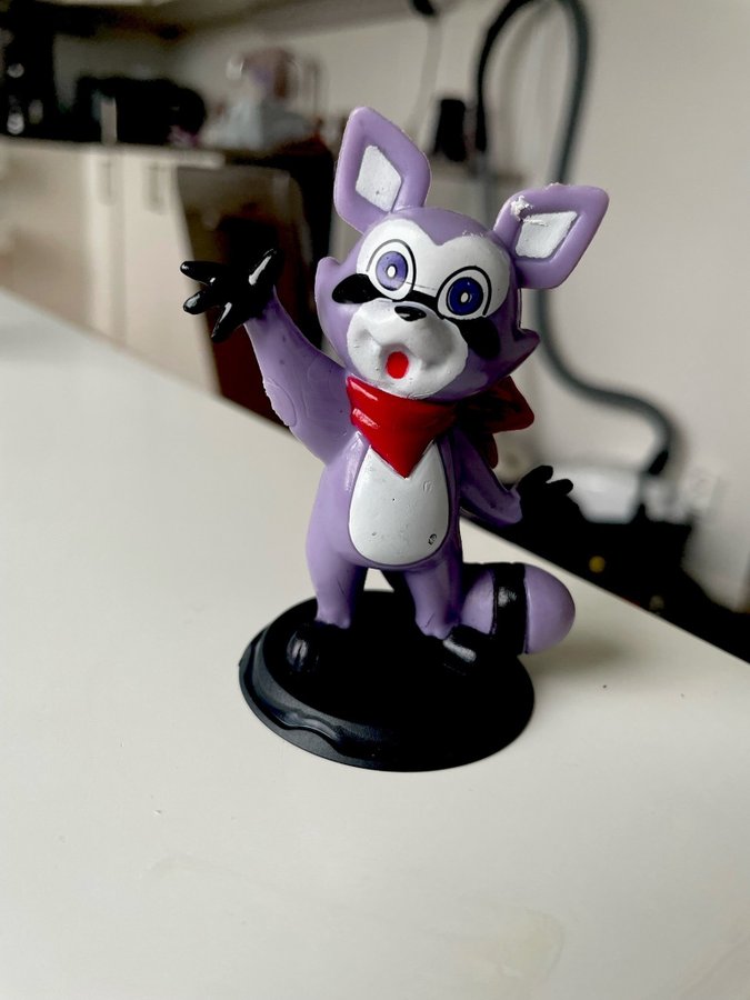 Maskot Figur - Lila Räv med Röd Halsduk