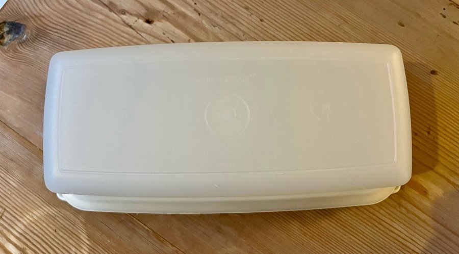 Tupperware smör/margarin/påläggs burk i fint skick, komplett