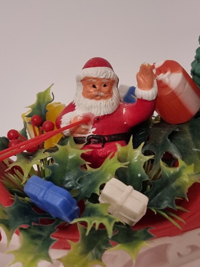 Vintage jultomte i släde med renar