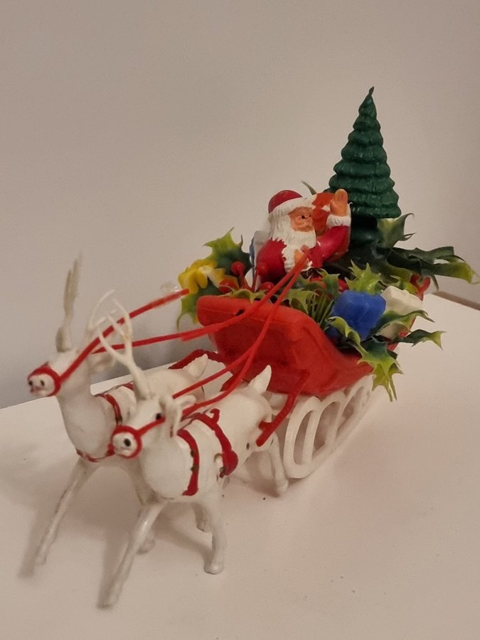 Vintage jultomte i släde med renar