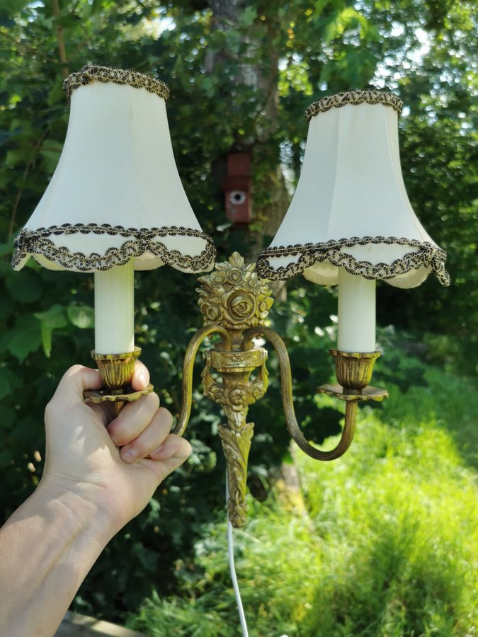 Mässinglampa~lampett med två ljuskällor~