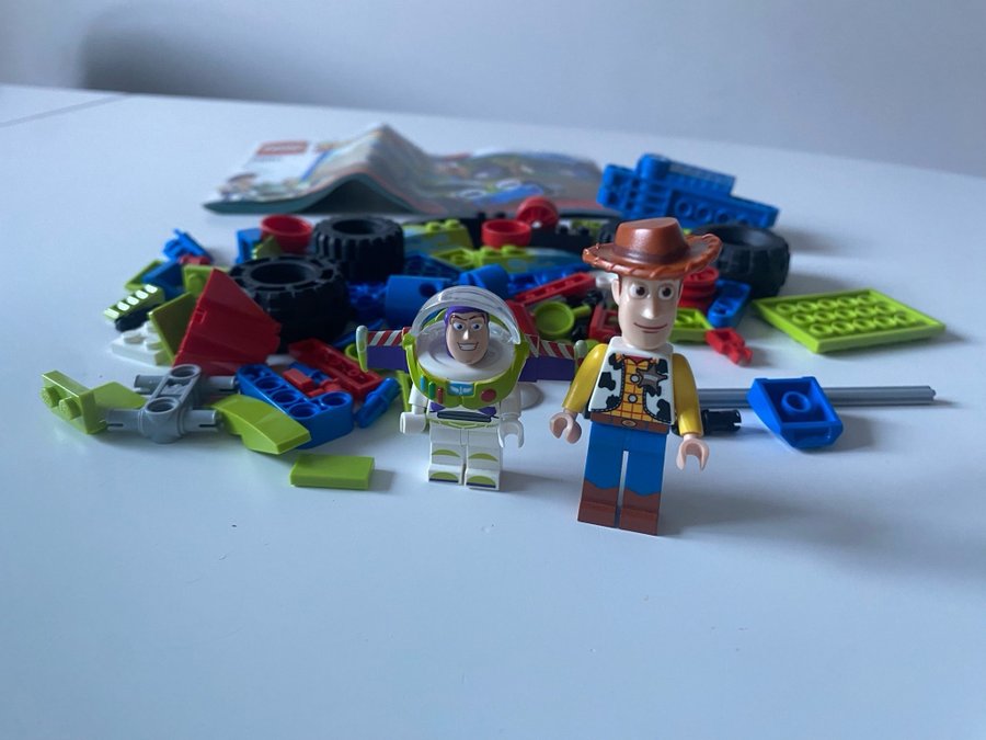 LEGO Toy Story Woody och Buzz på språng 7590