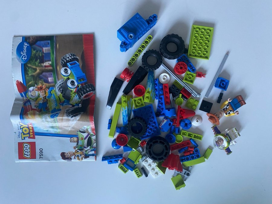 LEGO Toy Story Woody och Buzz på språng 7590