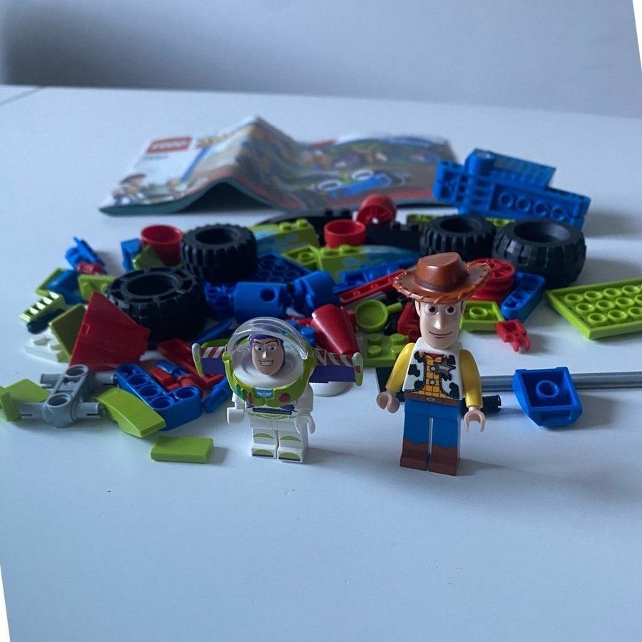 LEGO Toy Story Woody och Buzz på språng 7590