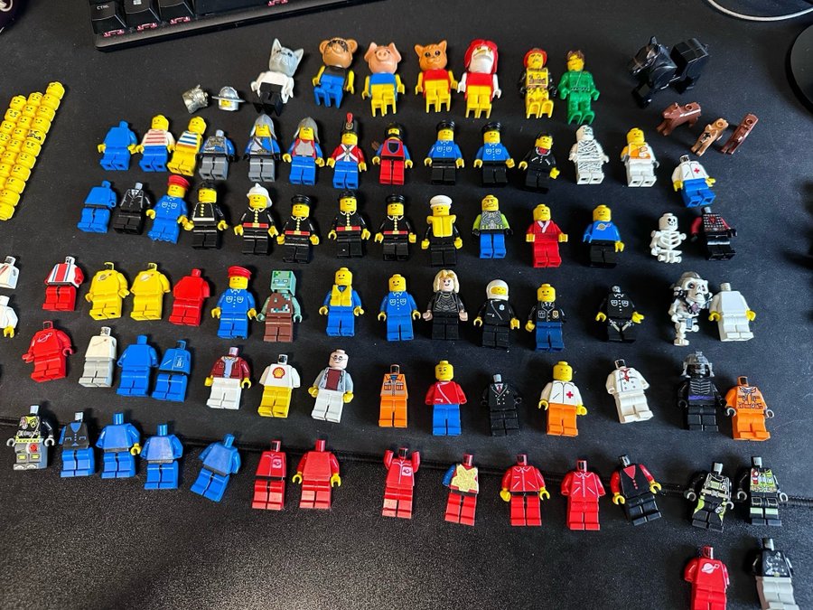 80+ Lego Minifigurer  Tillbehör + mystery lego som inte finns med på bild!