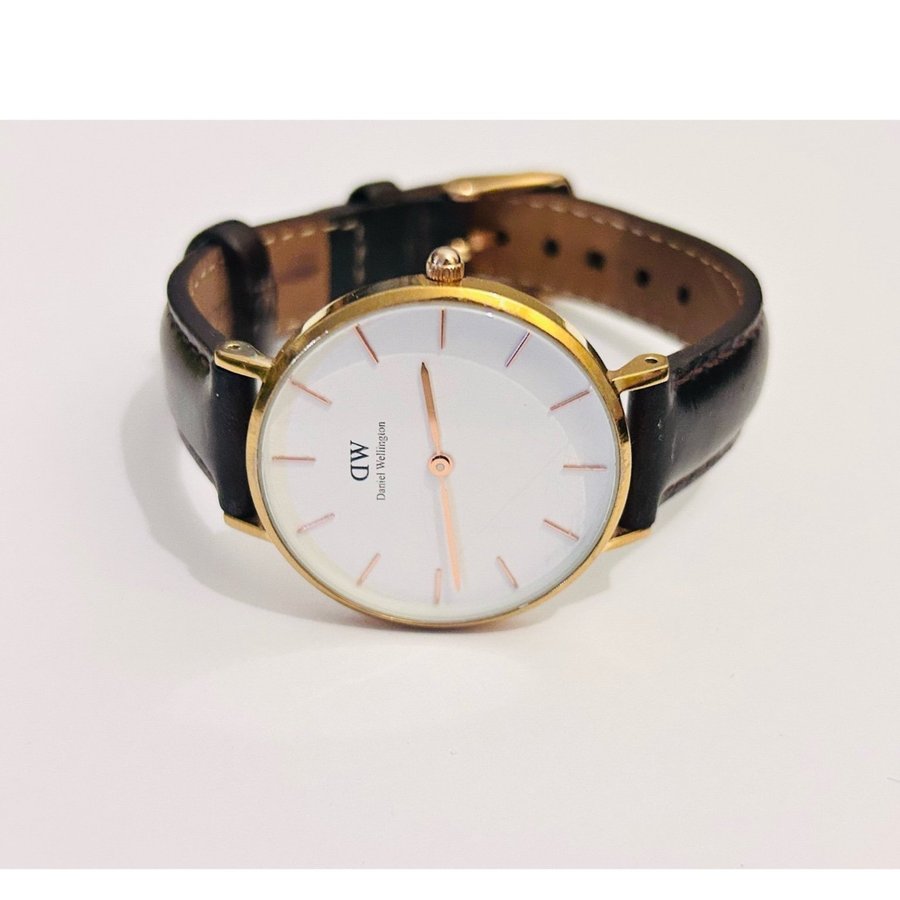 Fin Daniel Wellington klocka, guld pläterad, Ø 34mm