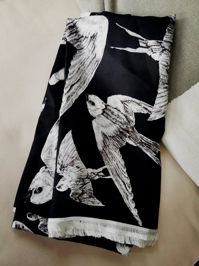 Alexander McQueen SCARF 136x136cm