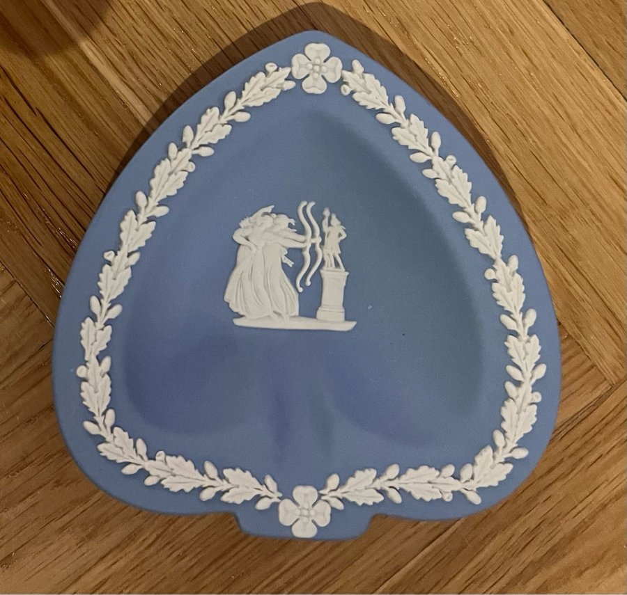 Wedgwood Assiett - Hjärtformad