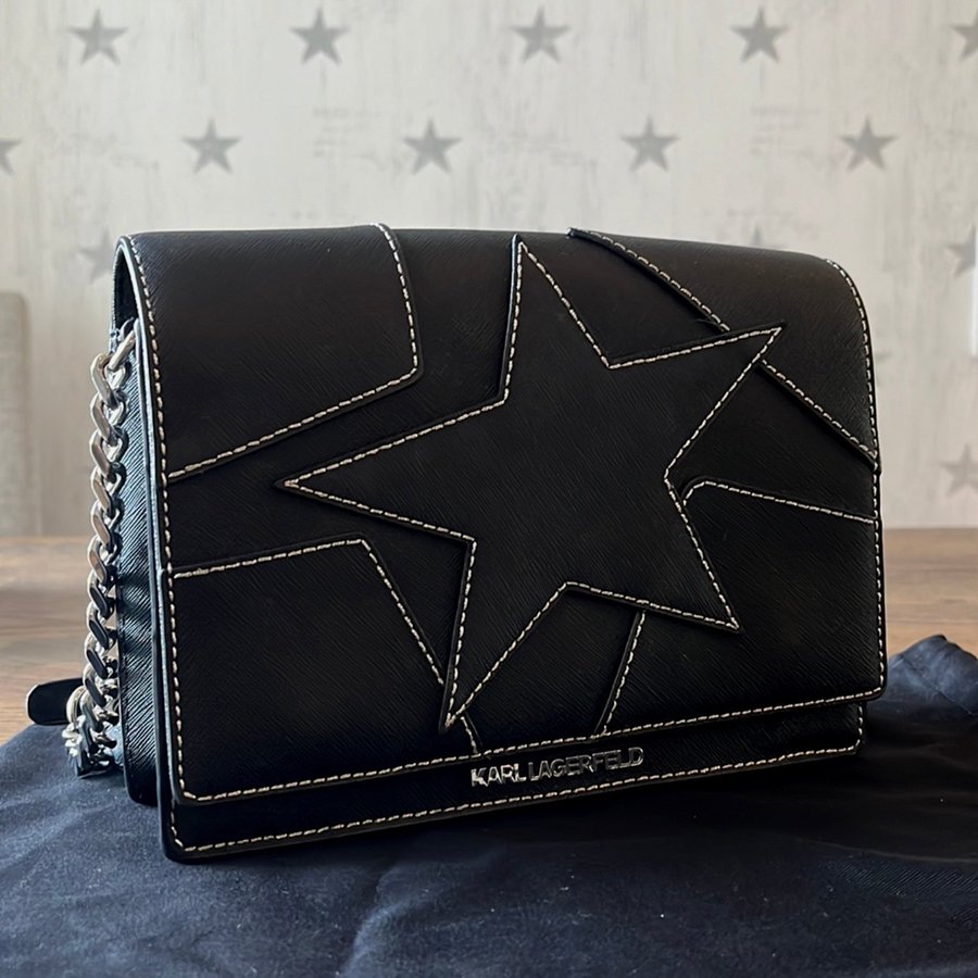 Karl Lagerfeld- Crossbody väska med stjärndetalj