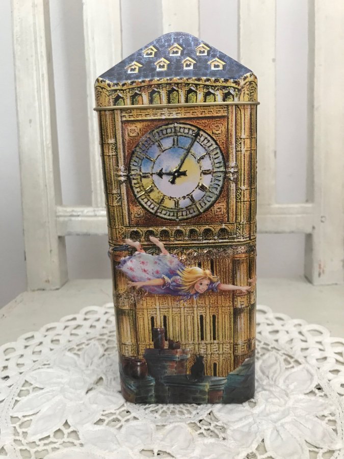 Sparbössa i plåt Churchill`s Peter Pan Big Ben plåtburk **