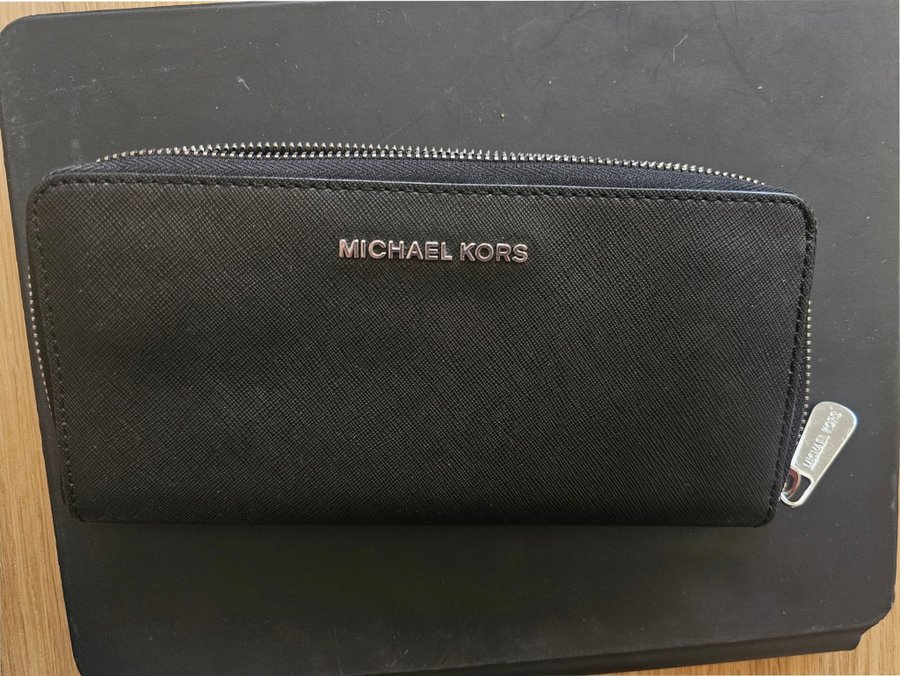 Micheal Kors plånbok Svart med silver