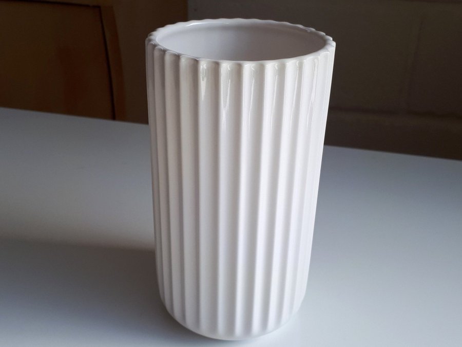 Unused LYNGBY Porcelæn Vase by Hilfling Design 15cm Porslin Vas Porslinsvaser