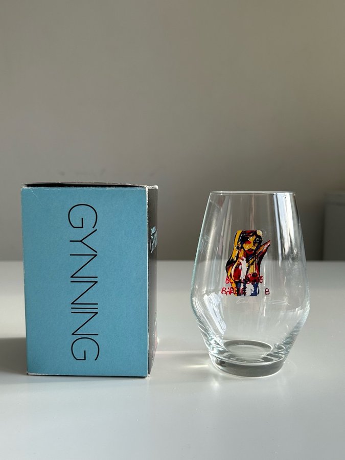 Carolina Gynning Glas ”Bleeding Barbie”